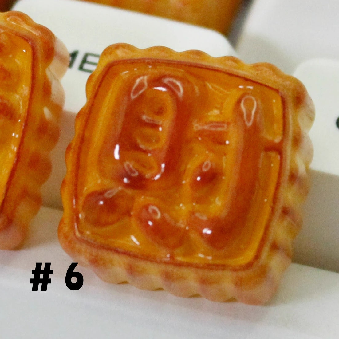 Exquisite mooncake pastry keycap design, adding festive elegance and traditional beauty to mechanical keyboards.