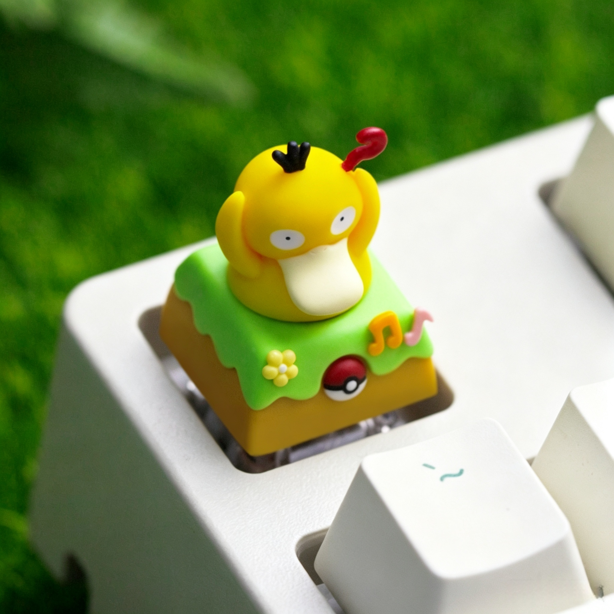 Pokemon-poke-ball-resin-keycap-installed-on-mechanical-keyboard-for-personalized-gaming-desk-and-character-themed-setup