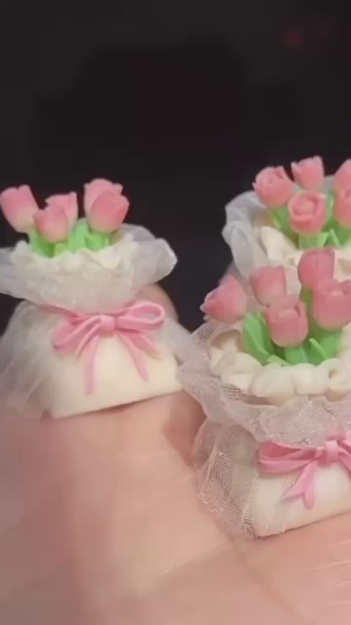 🌷 Personalized Bouquet: Choose the flowers that resonate with you. Roses for passion, daisies for simplicity, or tulips for elegance – tailor your bouquet to reflect your style, making your keyboard uniquely yours.
